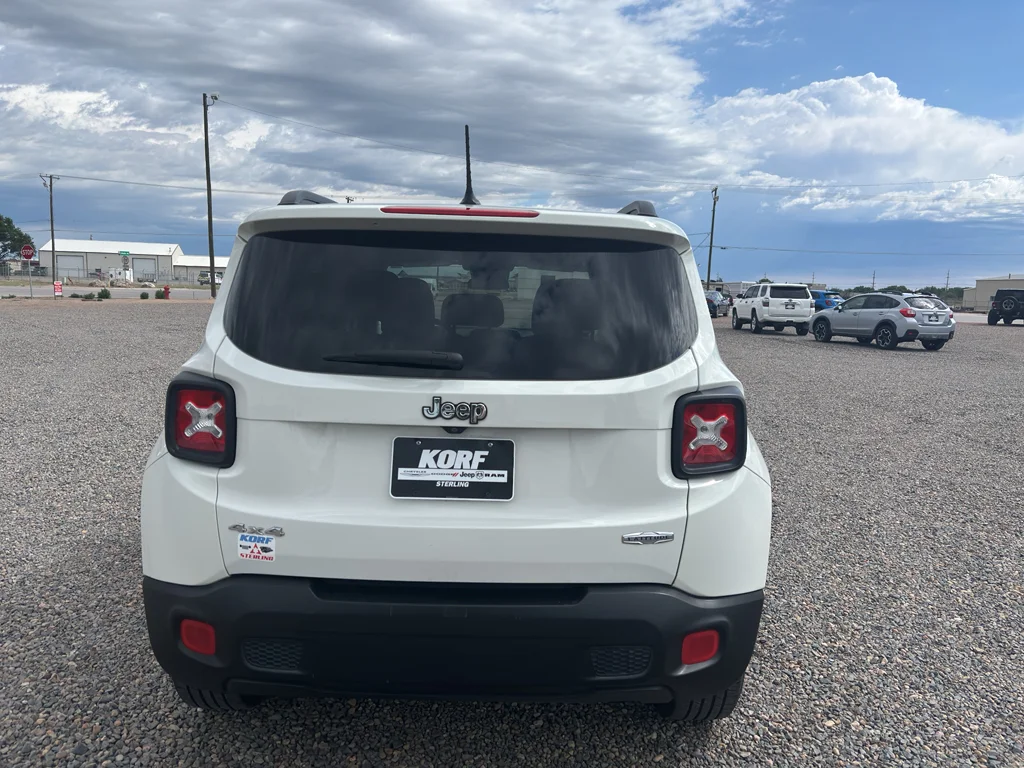Used 2017 Alpine White Jeep Latitude image 6