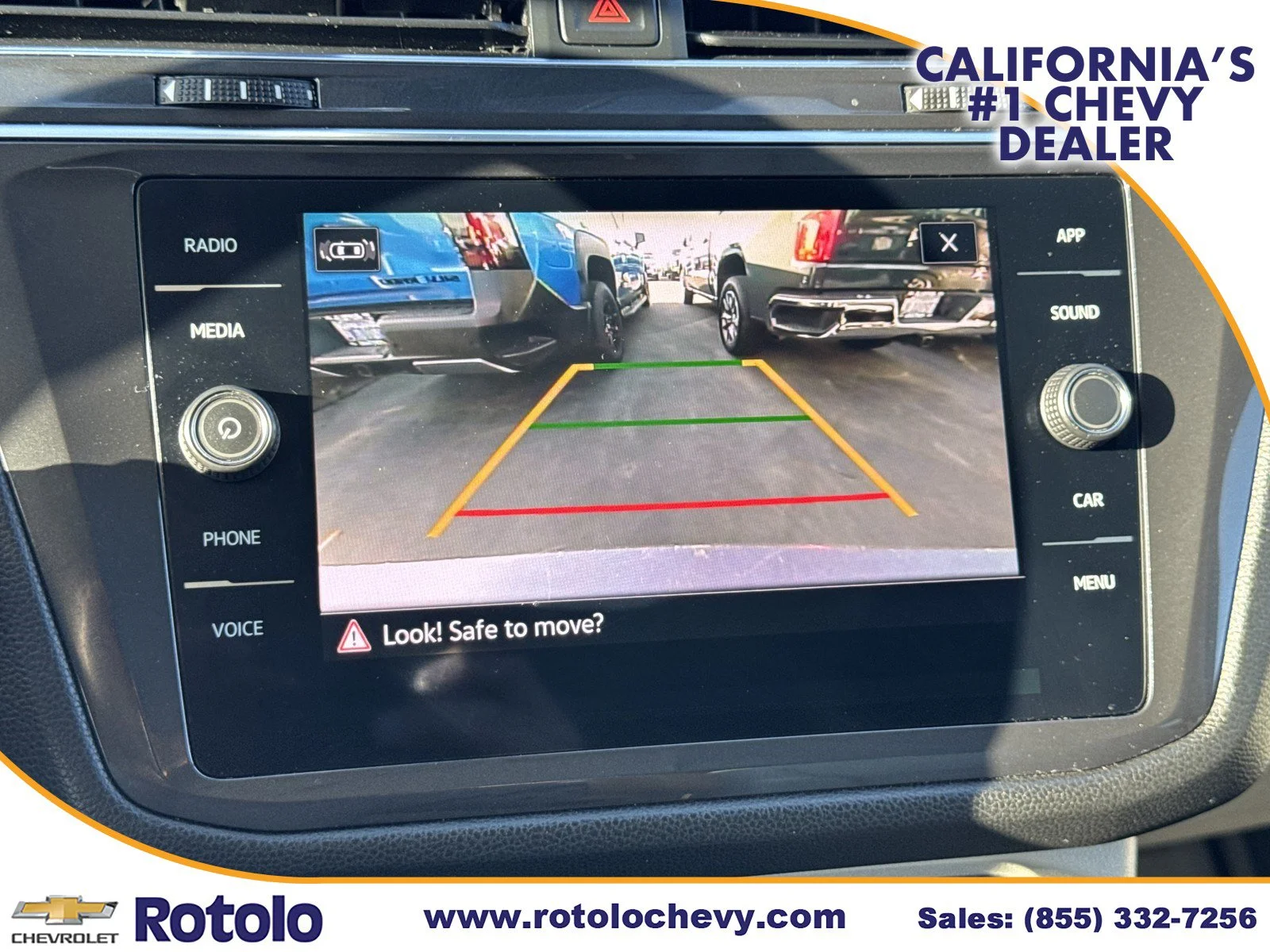 Used 2022 Blue Volkswagen SE image 16