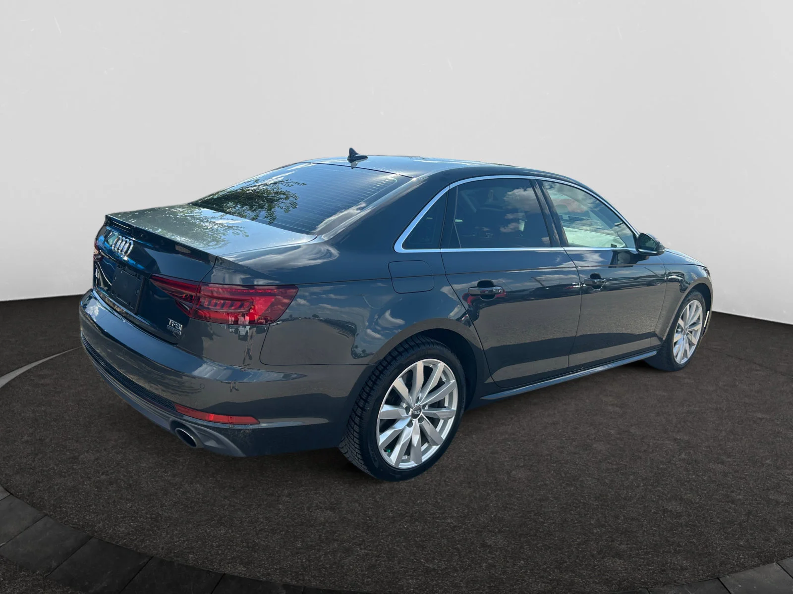 Used 2018 GRAY Audi KOMFORT image 5