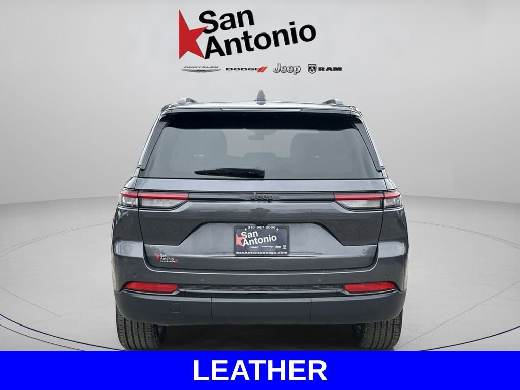 New 2025 Baltic Gray Metallic Clear-Coat Exterior Paint Jeep Altitude X image 12