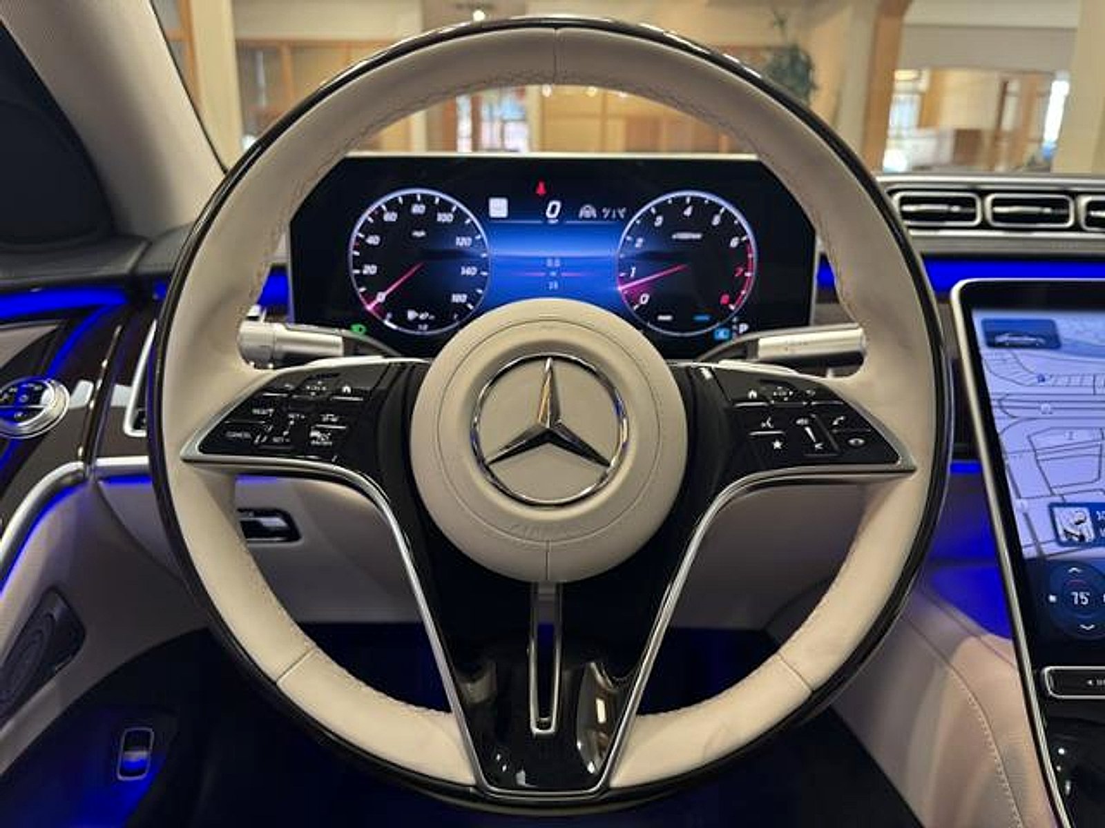 Certified Used 2026 MANUFAKTUR Moonlight White Metallic Mercedes-Benz 4MATIC® image 13