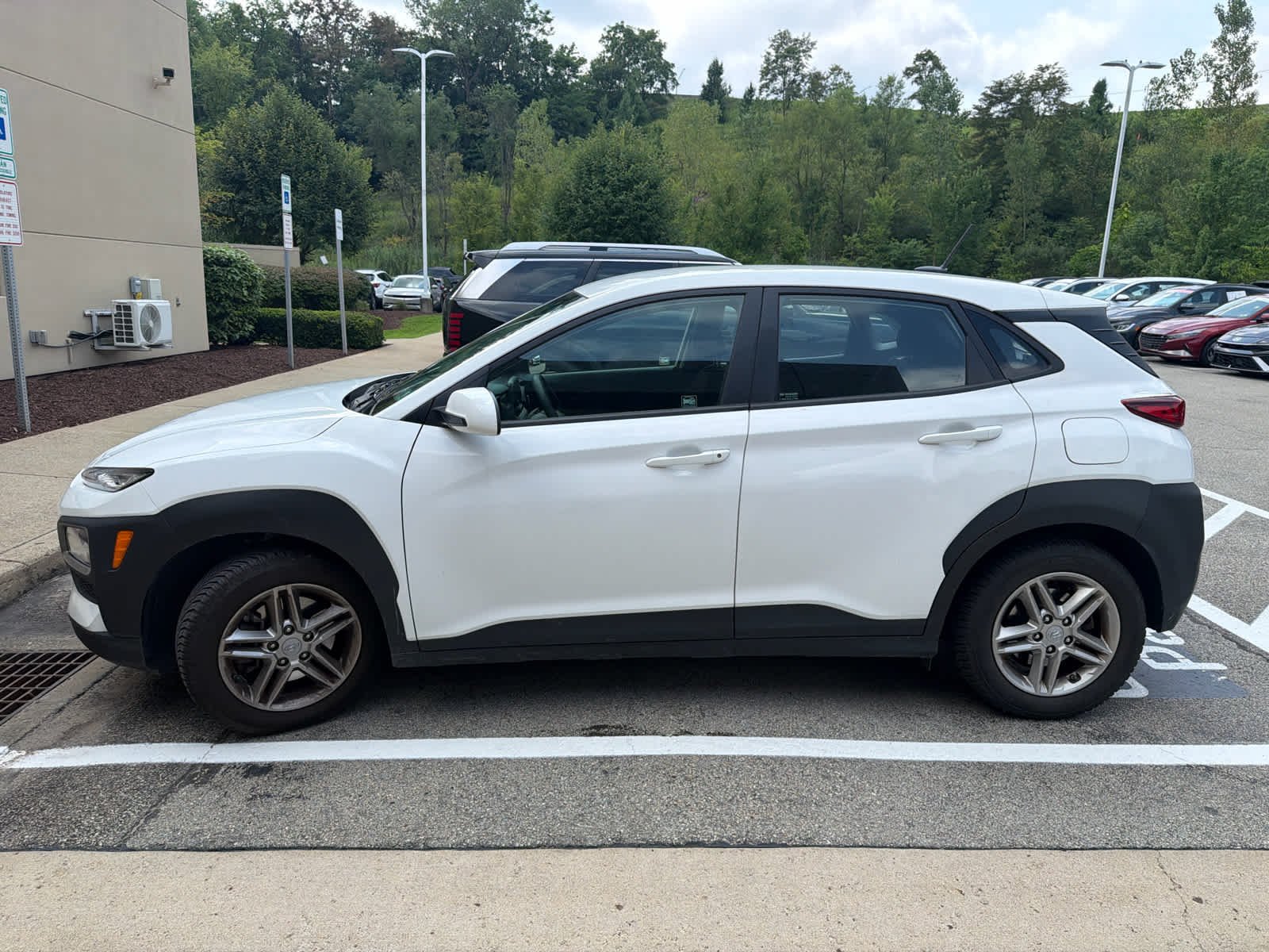 Certified Used 2021 Lunar White Hyundai SE image 3