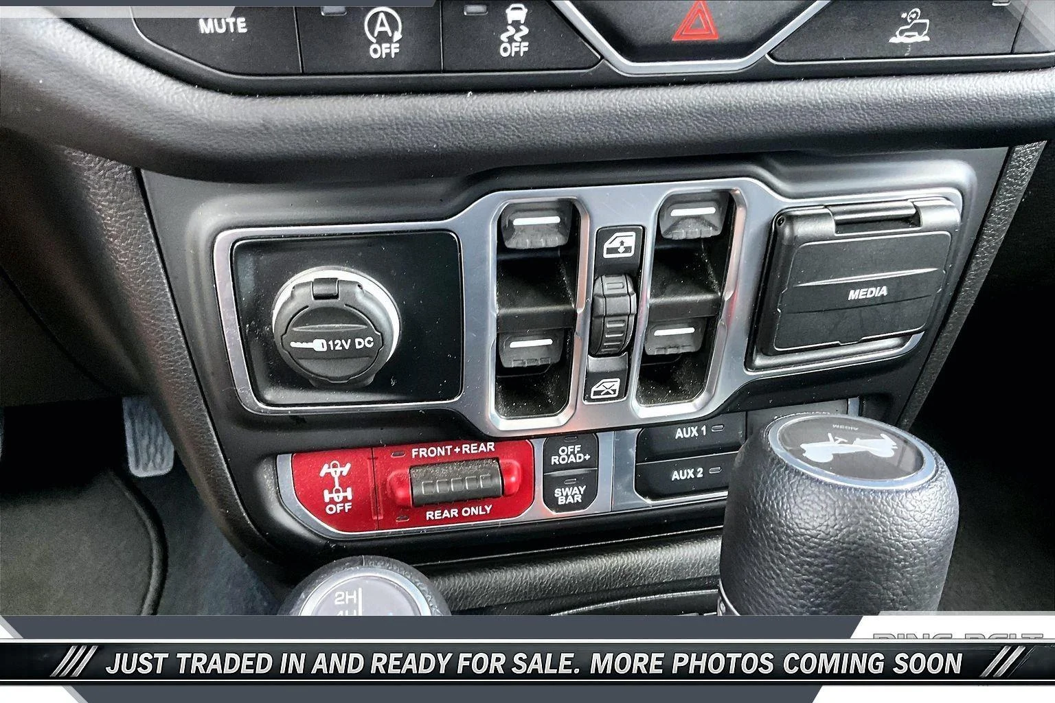 Used 2025 White Jeep 4-Door Rubicon 4x4 image 24