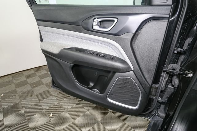 Used 2023 Black Jeep Latitude image 36