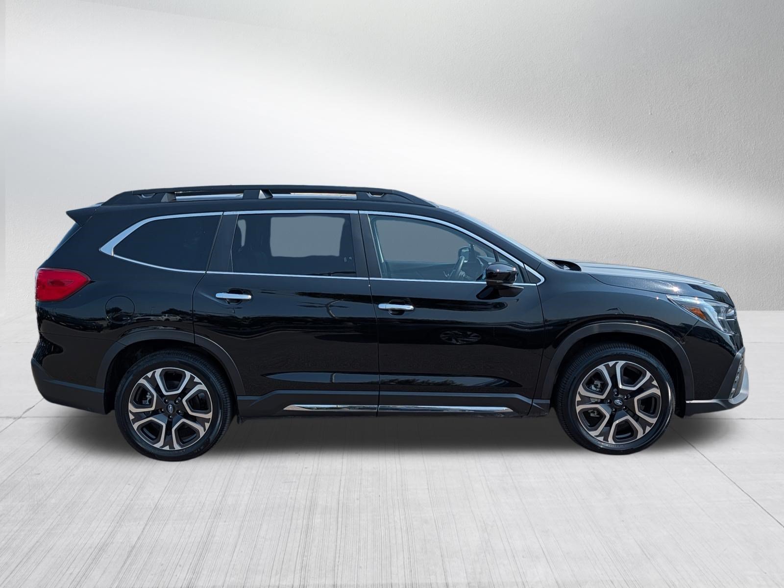 Used 2025 Crystal Black Silica Subaru Touring image 8