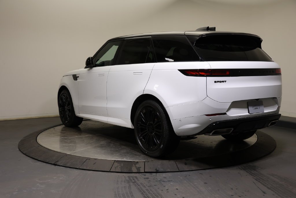 Certified Used 2026 Fuji White Land Rover Dynamic SE image 3