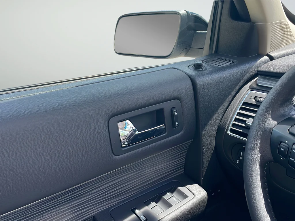 Used 2019 White Ford SEL image 32