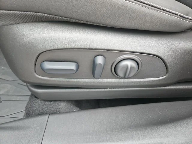 New 2026 Summit White Buick Preferred image 20