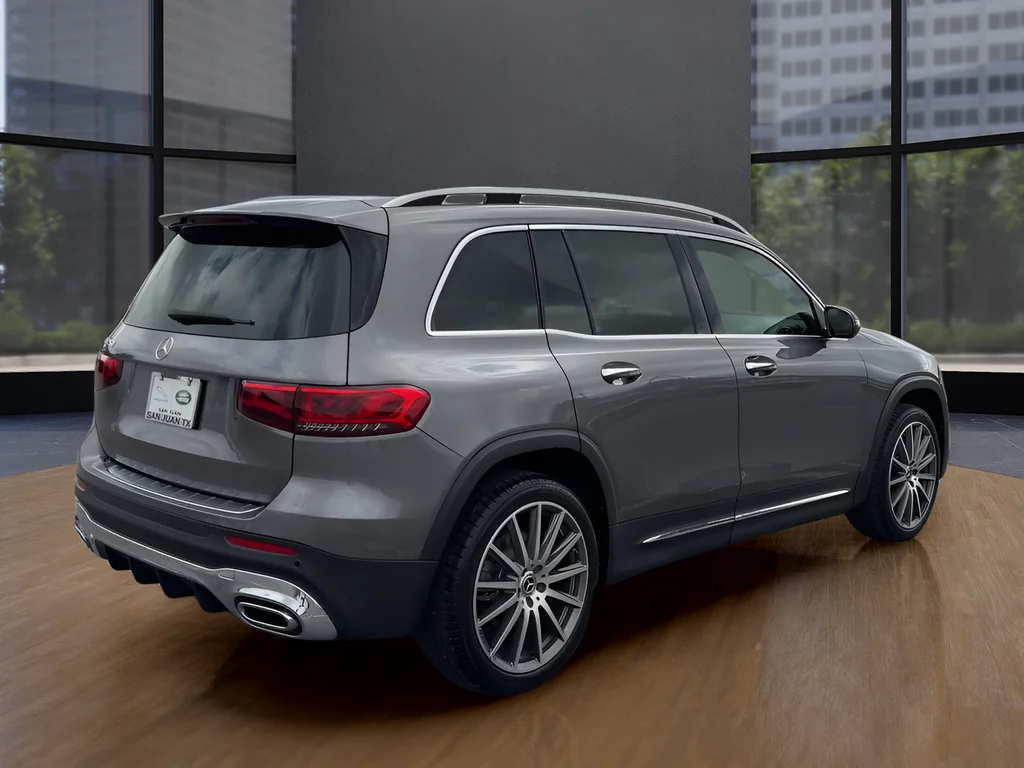 Used 2023  Mercedes-Benz GLB 250 image 5
