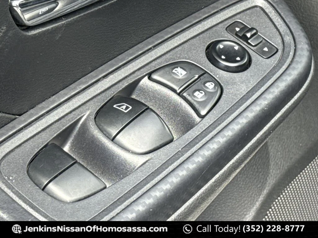 Used 2023 Silver Nissan 1.6 SV image 30