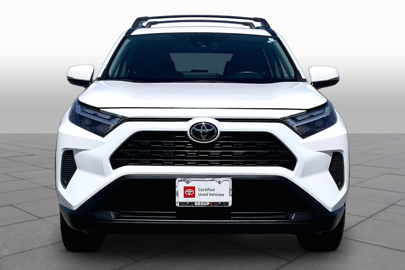 Used 2025 Ice Cap Toyota XLE image 4