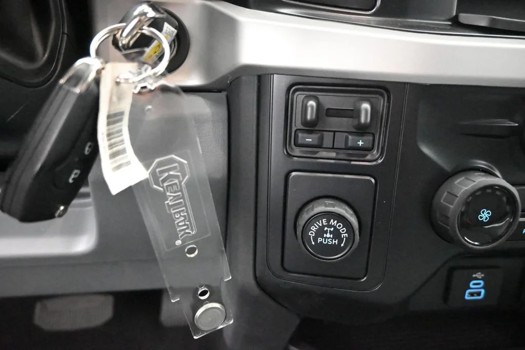 New 2026 Oxford White Ford XLT image 21