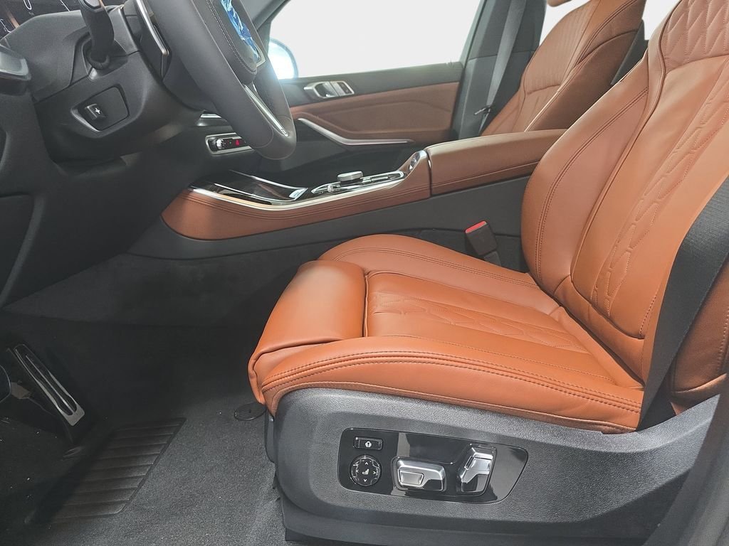 New 2026 Mineral White Metallic BMW sDrive40i image 13