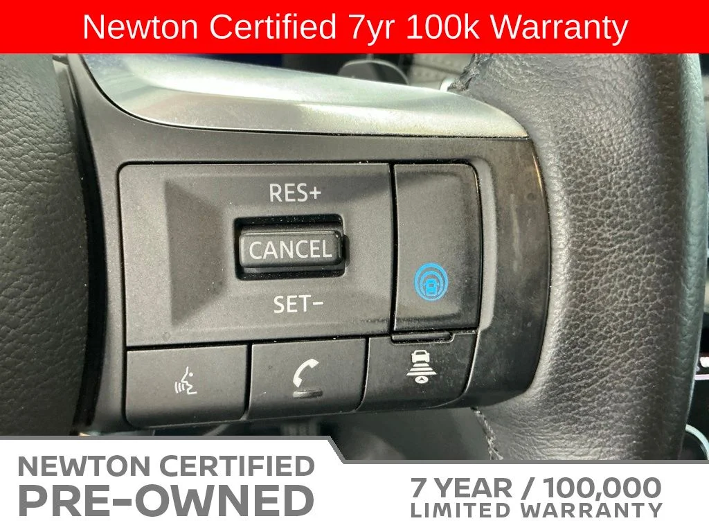 Certified Used 2025 Mineral Black INFINITI LUXE image 41