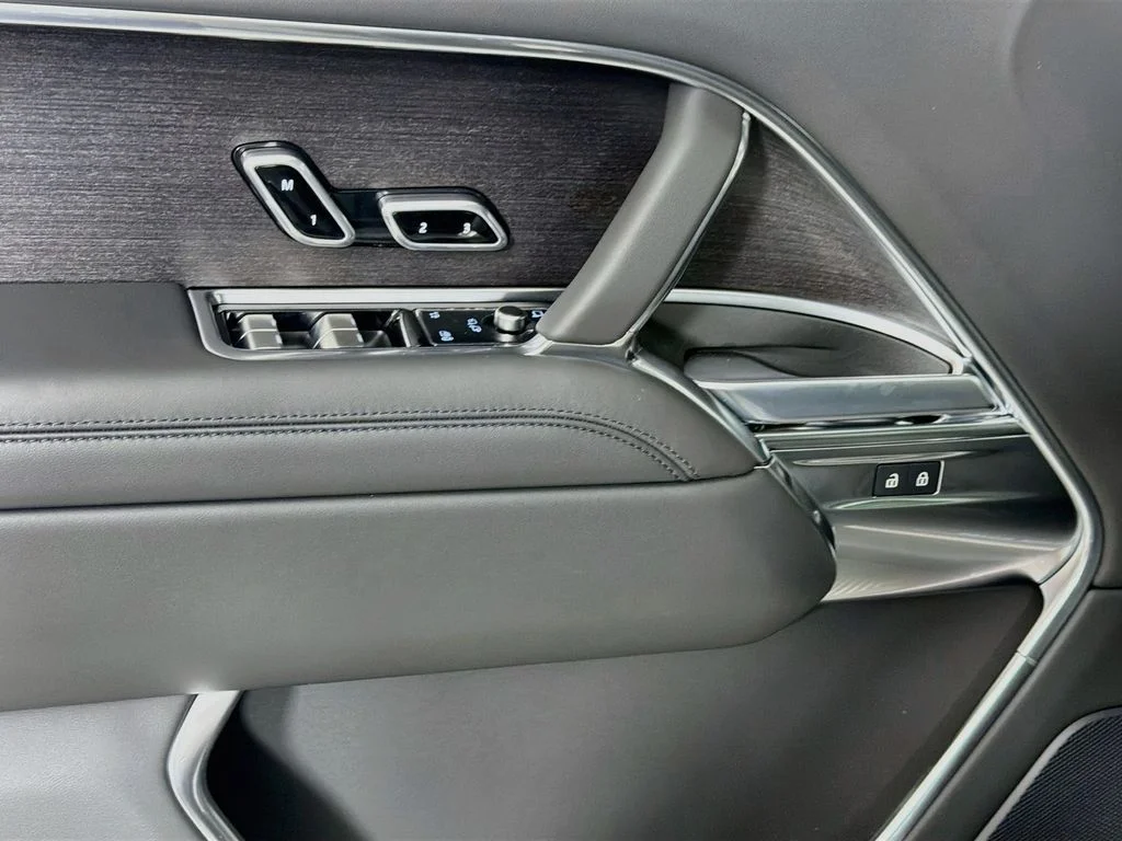 New 2026 Santorini Black Land Rover SE 7 Seats image 18