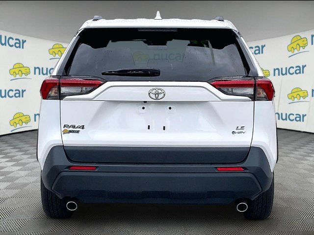 Used 2025 Ice Toyota LE image 5