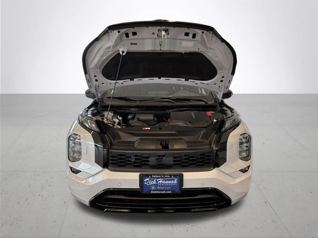 New 2026 White Nissan Platinum image 4