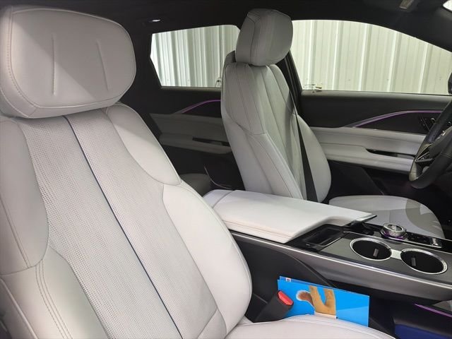Used 2024 Crystal White Tricoat Cadillac Luxury image 20