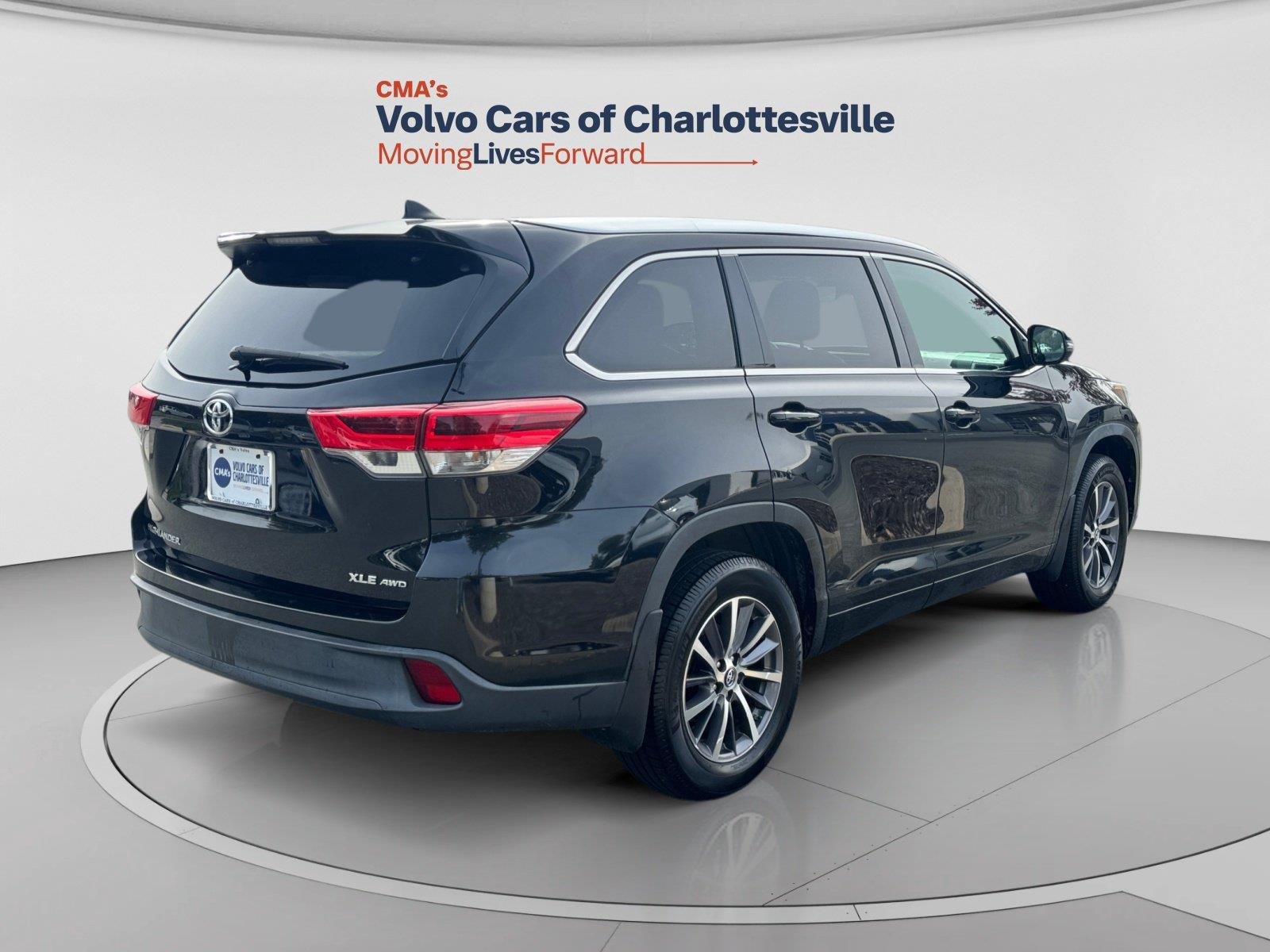 Used 2017 Midnight Black Metallic Toyota XLE image 5