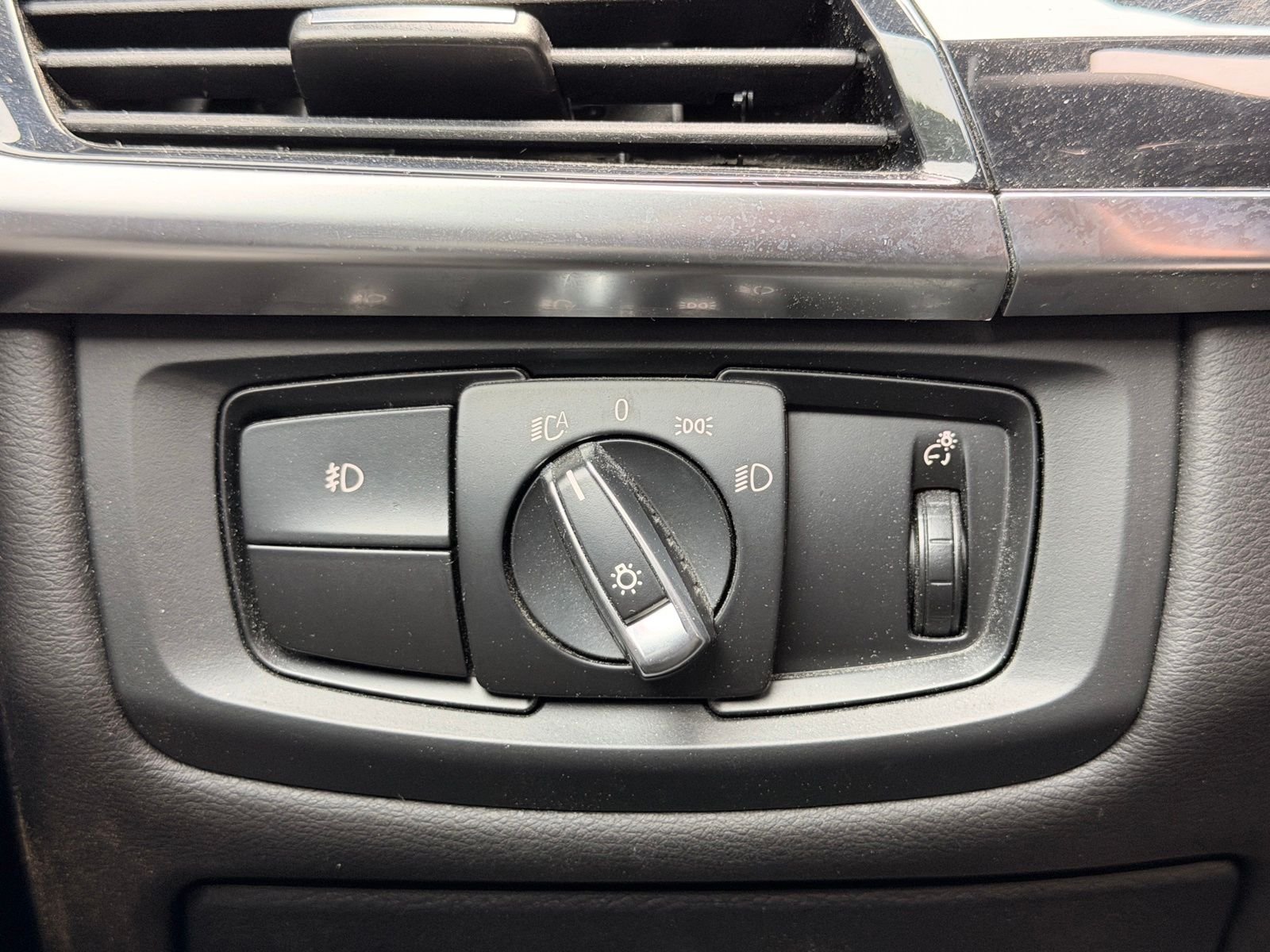 Used 2018 Silverstone Metallic BMW Base image 23