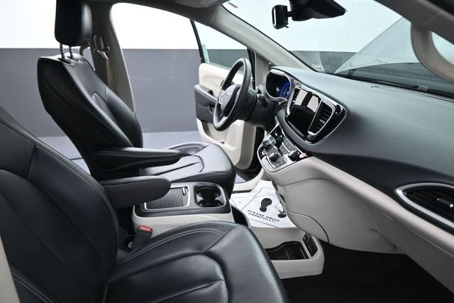 Used 2023 Black Chrysler Touring L image 21