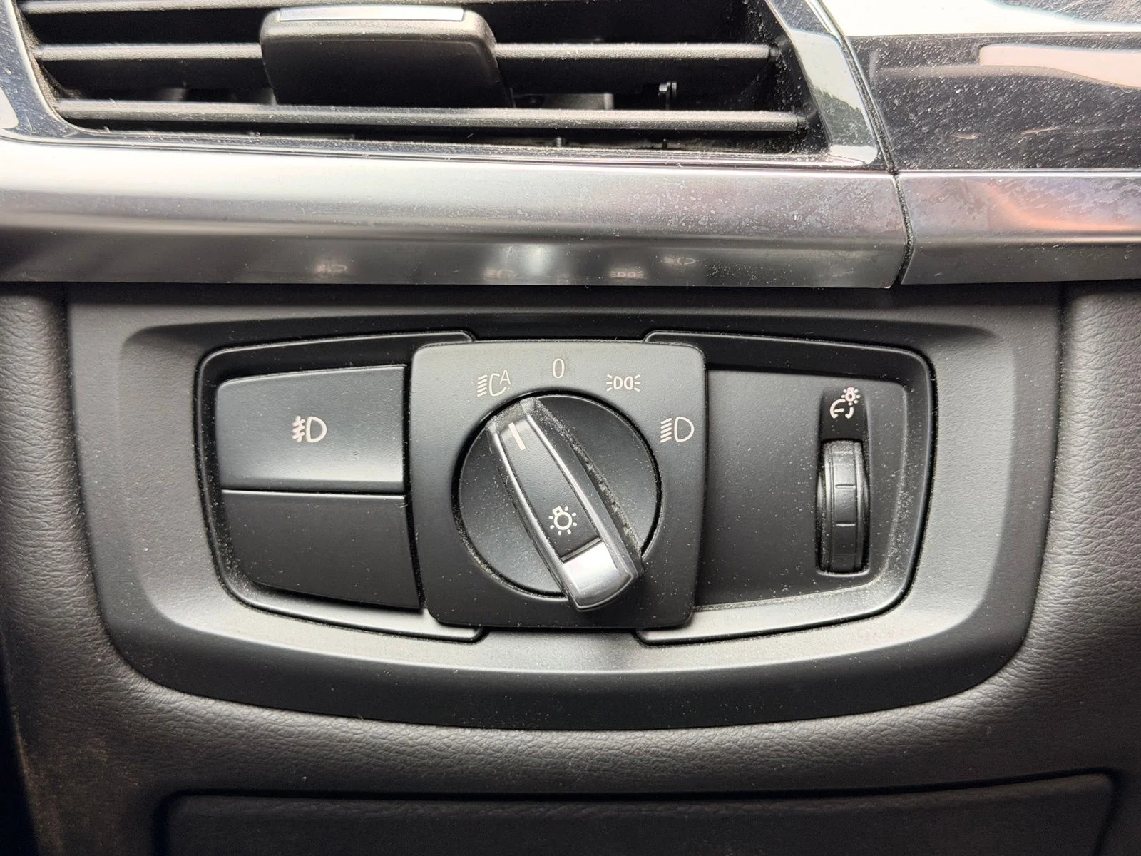 Used 2018 Silverstone Metallic BMW Base image 23
