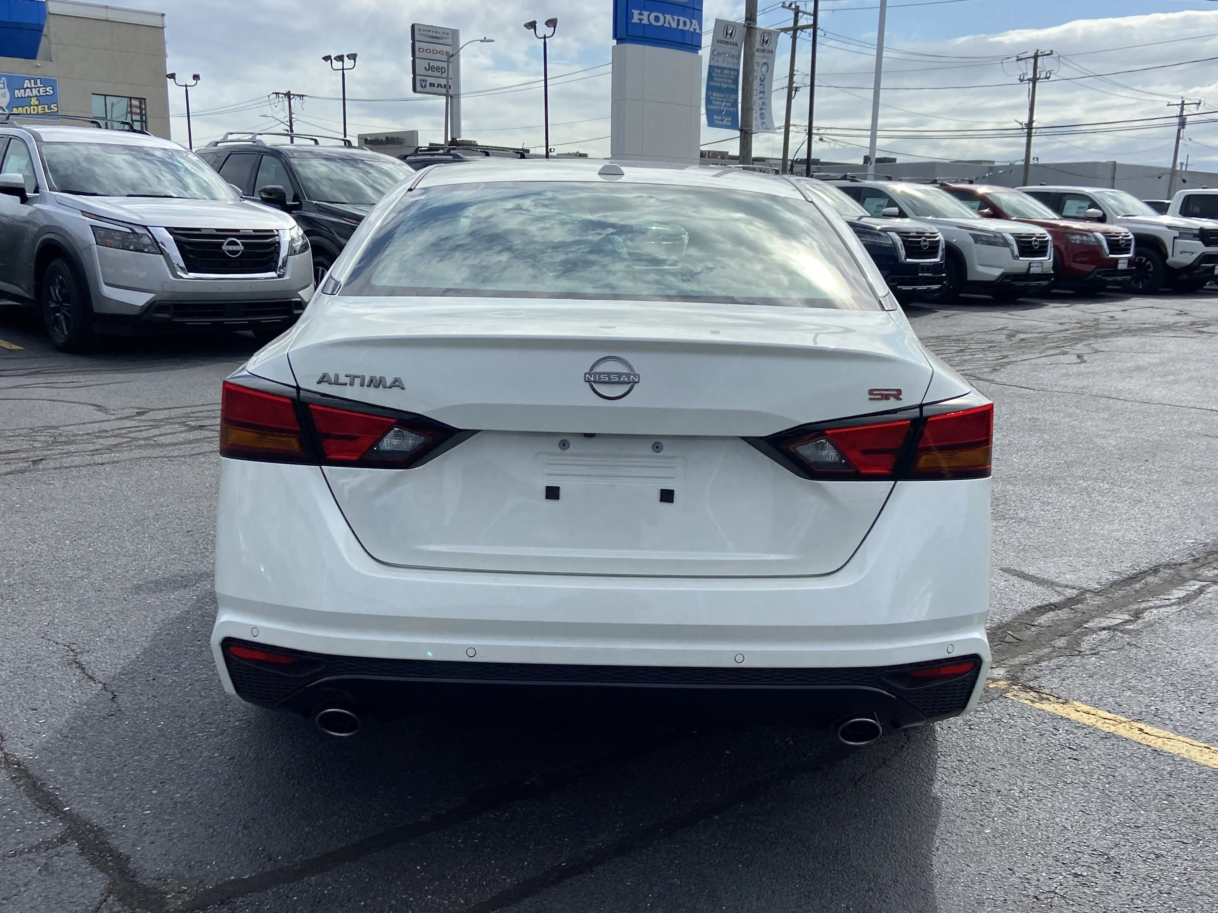 New 2025 Pearl White Tricoat Nissan SR image 5