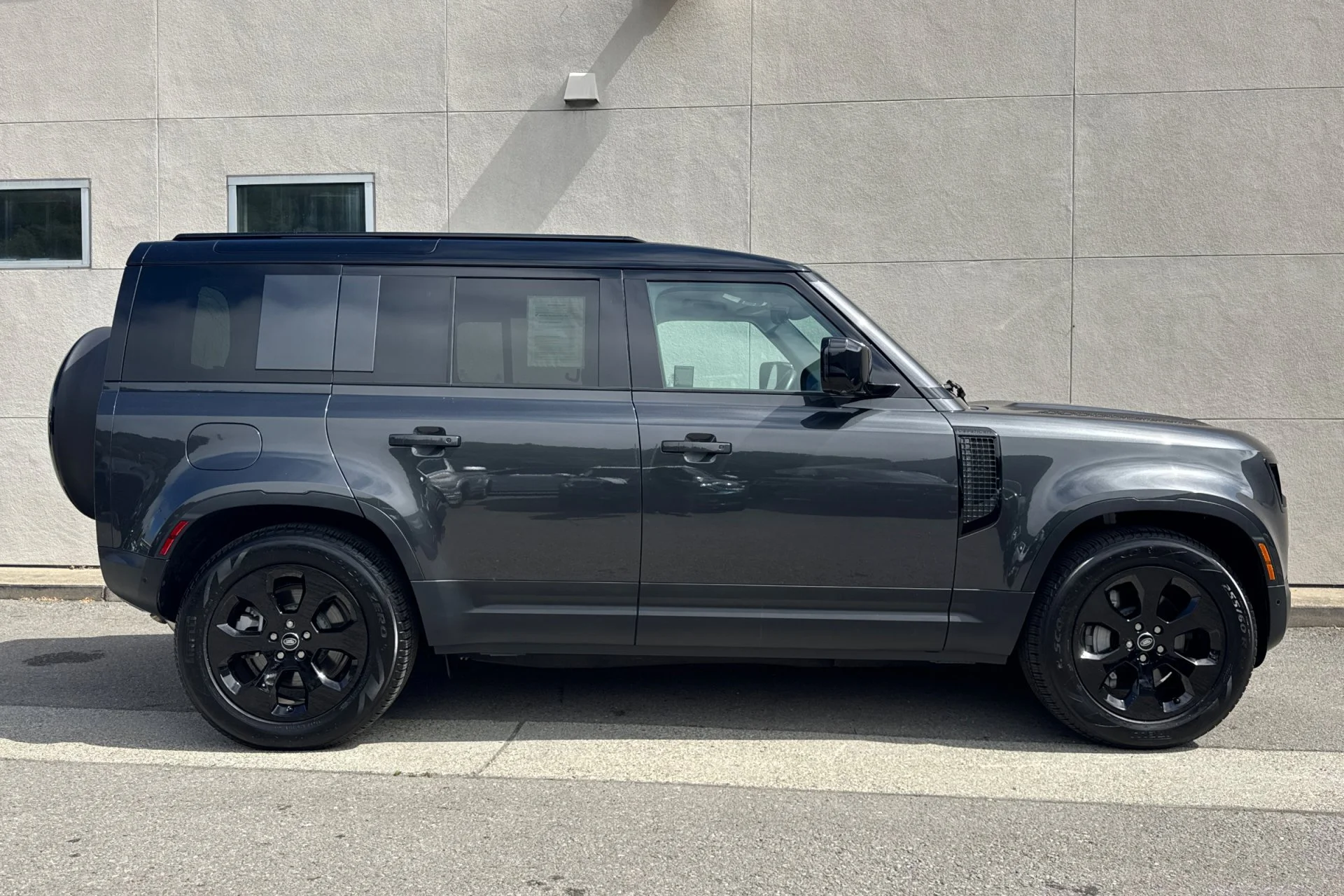 Certified Used 2025 Carpathian Grey Premium Metallic Land Rover 110 P400 S image 8