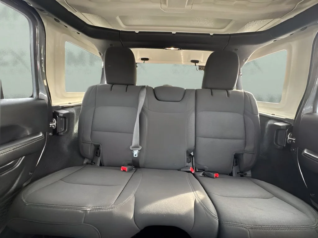 Used 2021 Gray Jeep Unlimited Sahara image 9