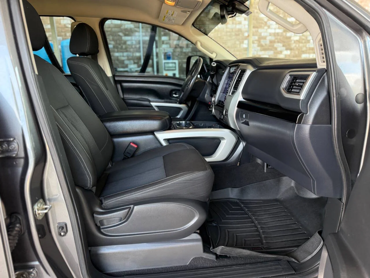 Used 2017 Gray Nissan SV 4x4 4dr Crew Cab image 26
