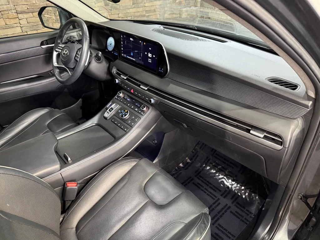 Used 2023 Graphite Hyundai Limited image 30