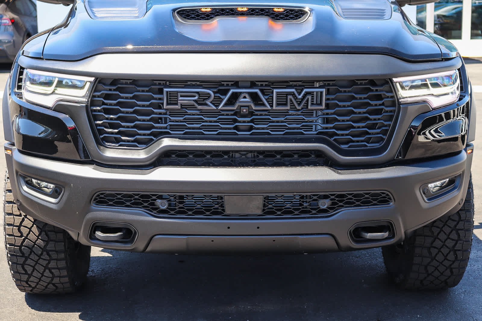 New 2026 Diamond Black Crystal Pearl-Coat Exterior Paint RAM RHO image 8