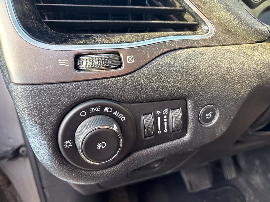 Used 2019 Billet Silver Metallic Clearcoat Jeep Limited image 15