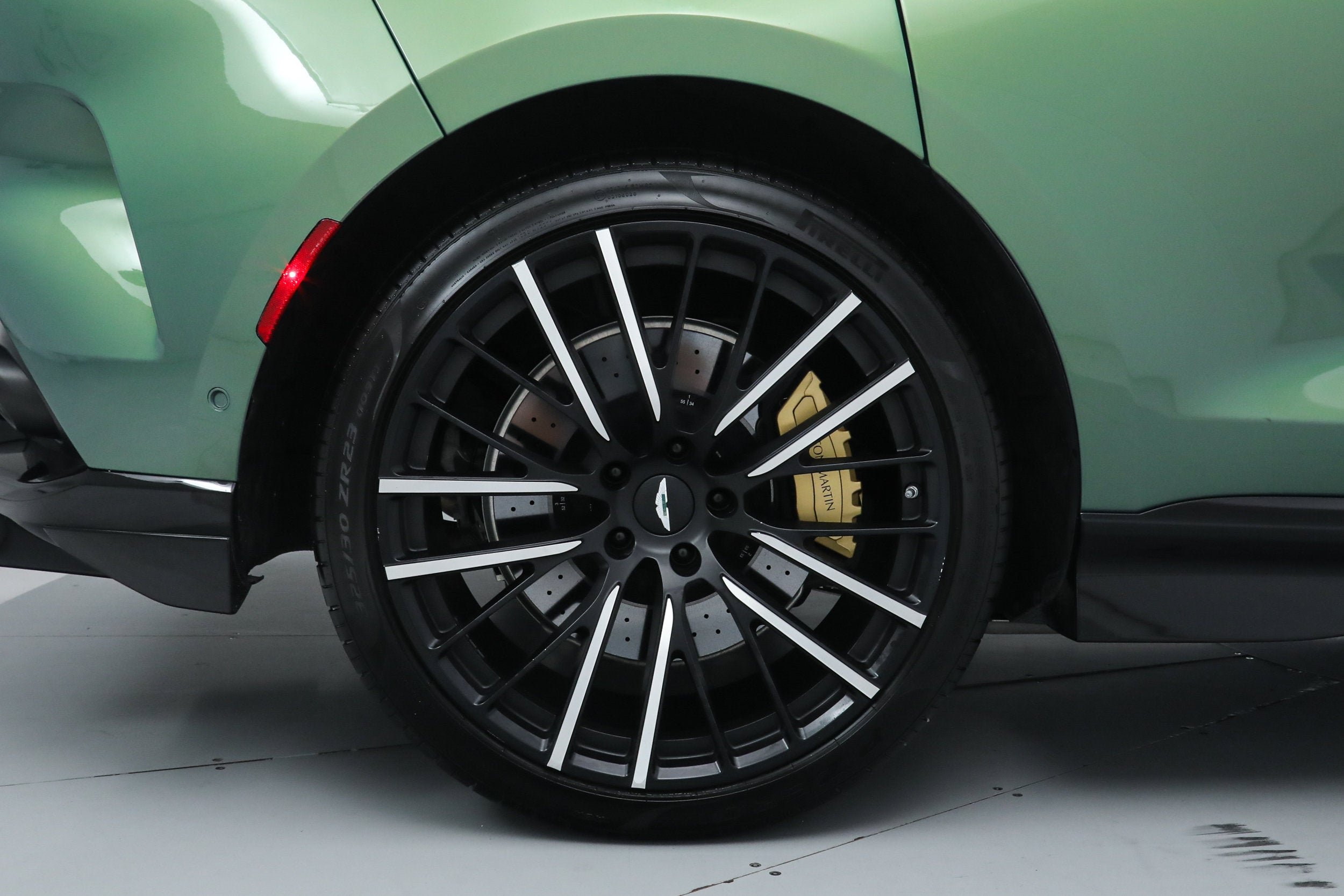 Used 2023 Green Aston Martin 707 image 39