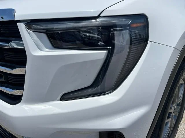 Used 2025 Summit White GMC Elevation image 4