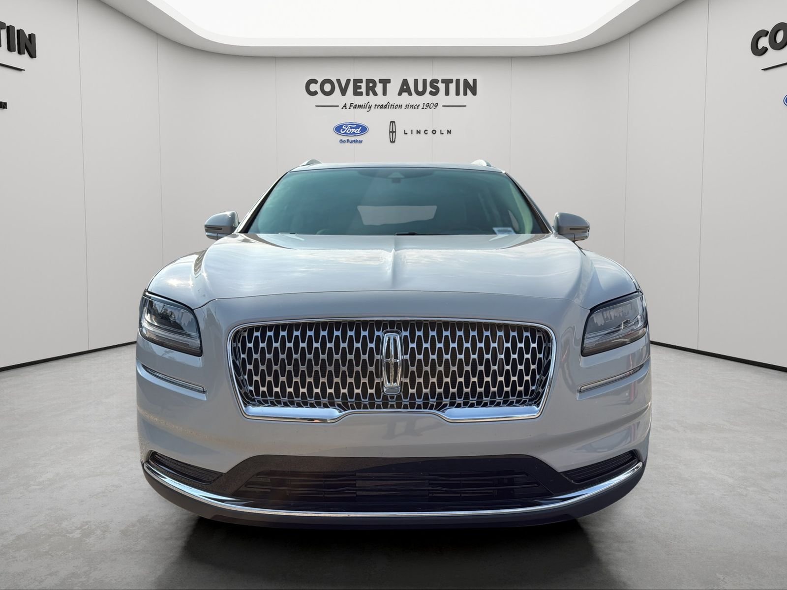 Used 2023 White Lincoln Standard image 8