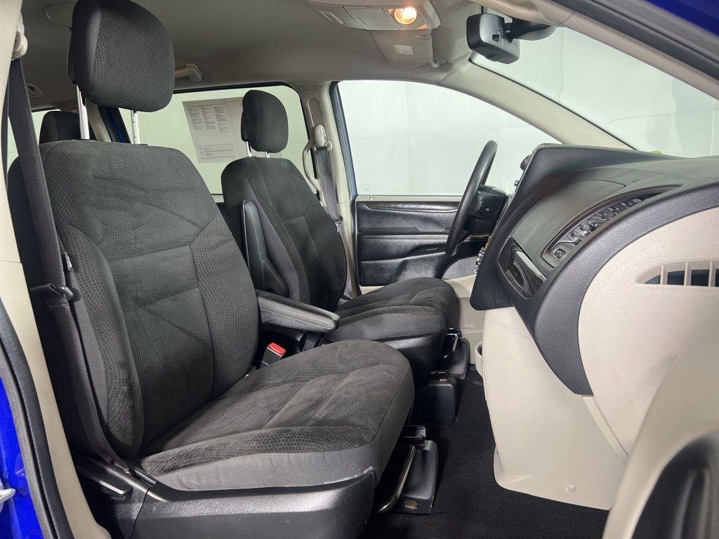 Used 2019 Indigo Blue Dodge SE image 12