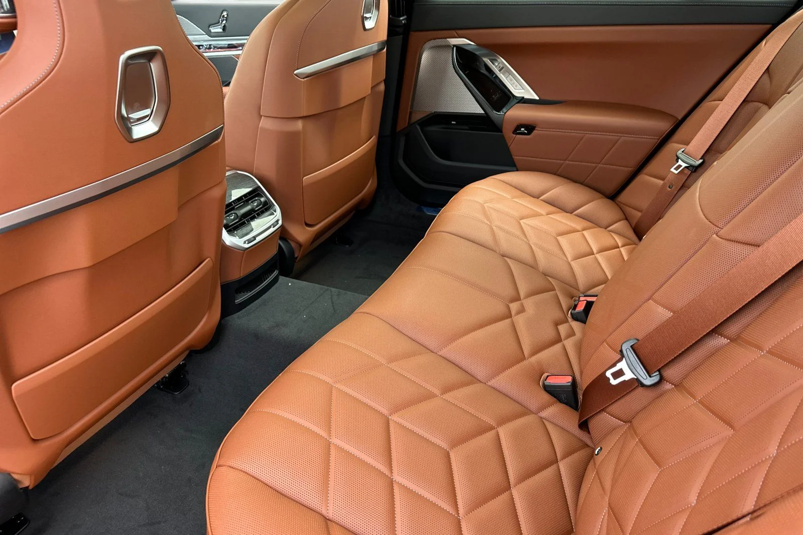 New 2026 Oxide Grey Metallic BMW 760i xDrive image 9