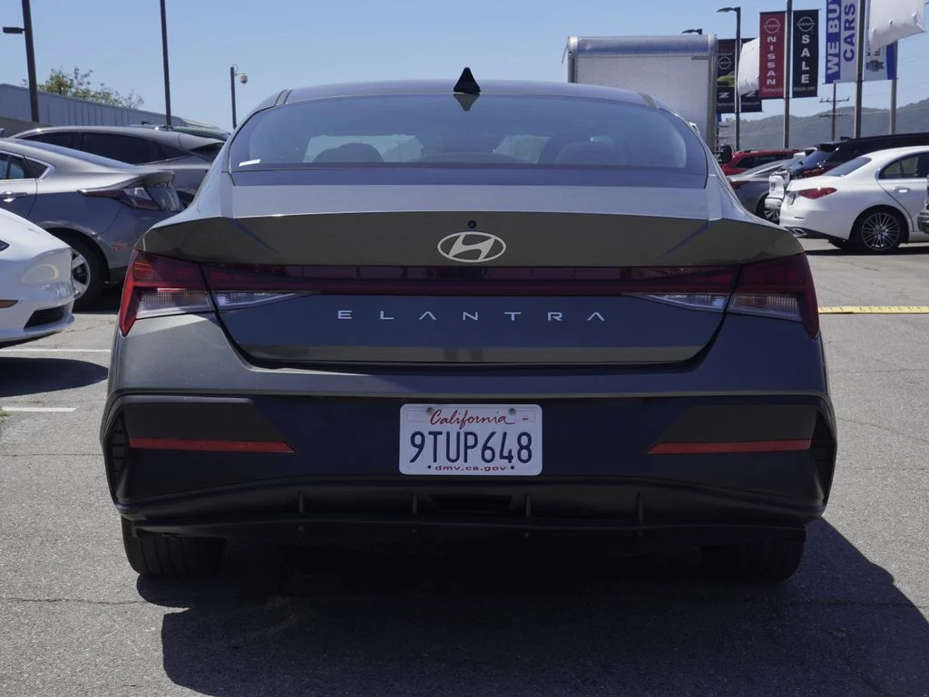 Used 2025 Gray Hyundai SEL Convenience image 4