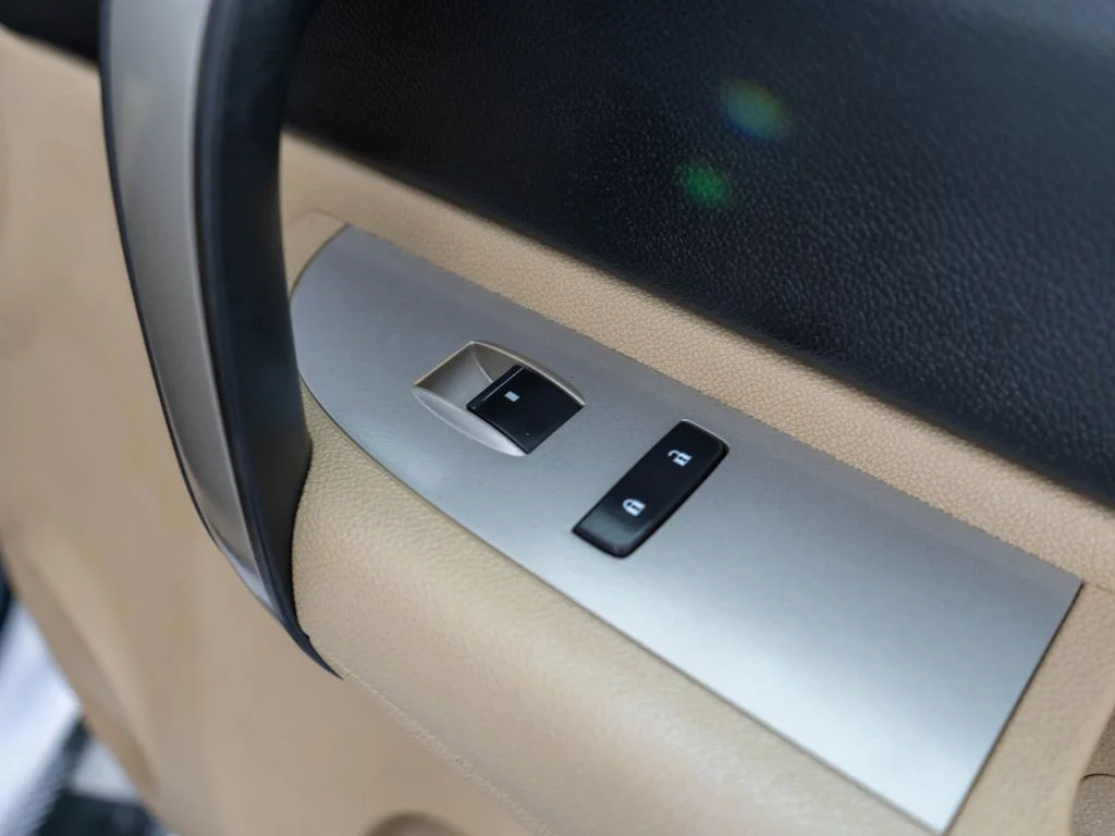 Used 2009 White Chevrolet Work Truck image 9