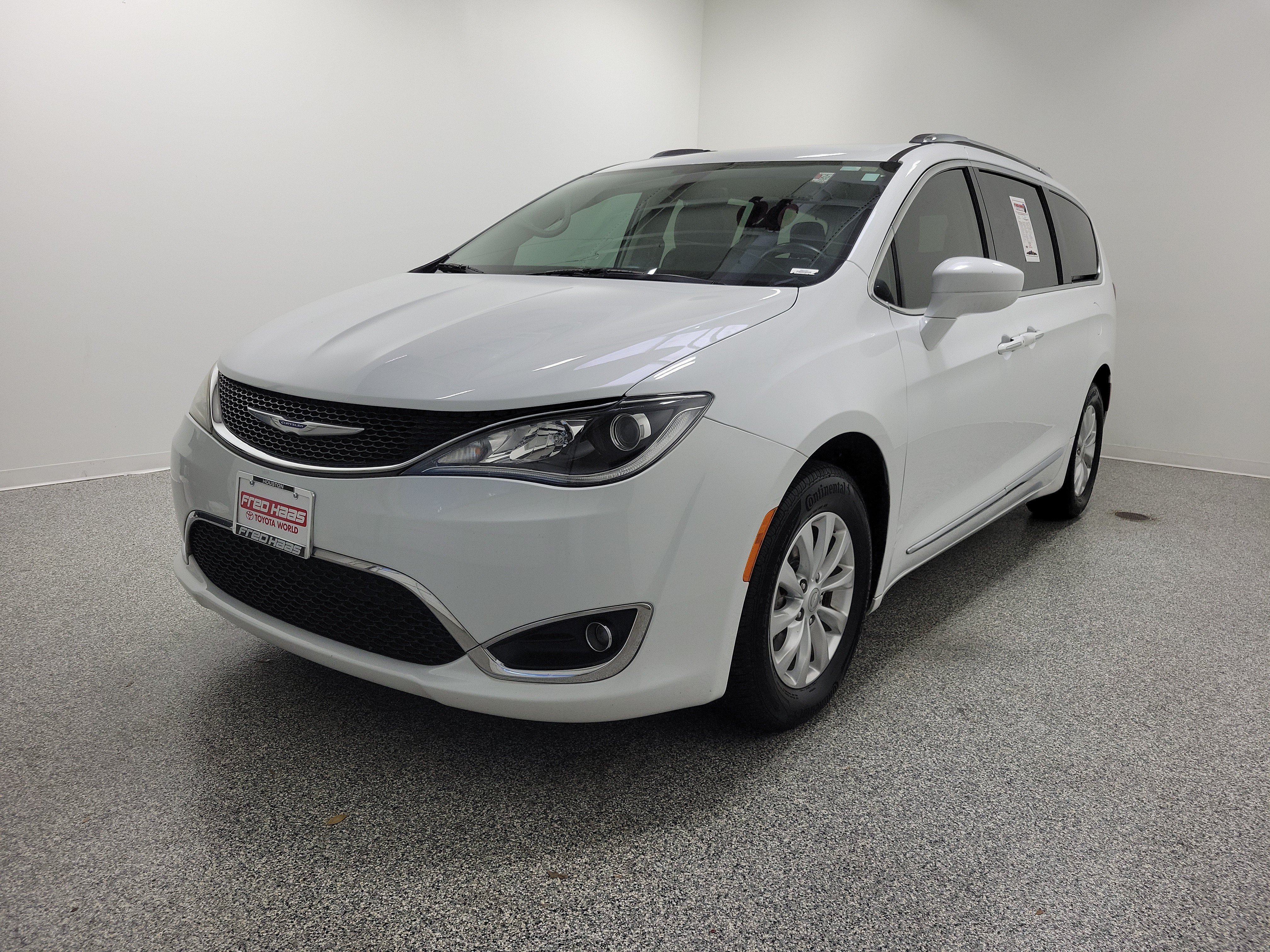 Used 2019 Chrysler Pacifica Touring L with VIN 2C4RC1BG7KR731855 for sale in Spring, TX