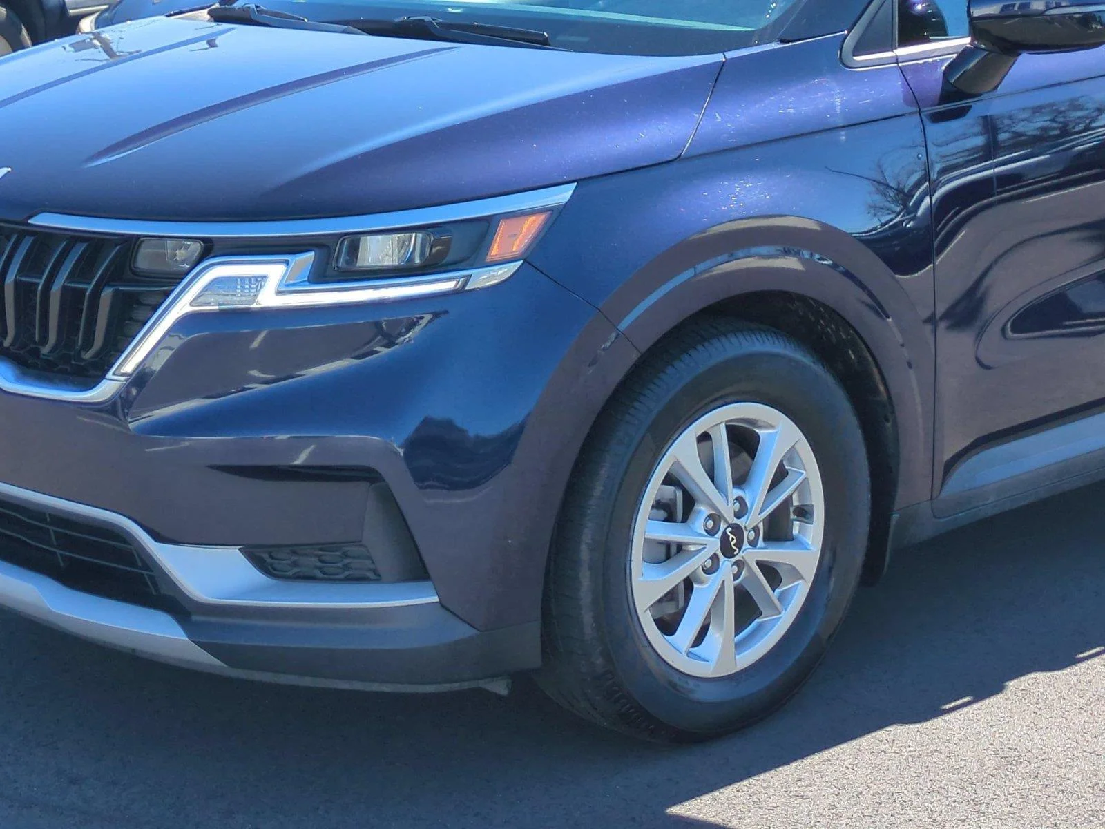 Used 2022 Deep Chroma Blue Kia LXS image 9