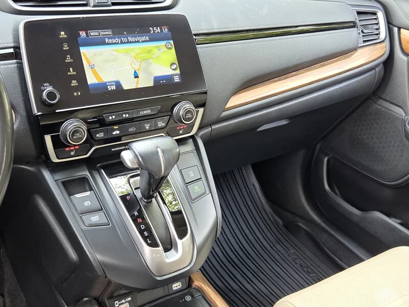 Used 2022 Platinum White Pearl Honda TOURING image 27
