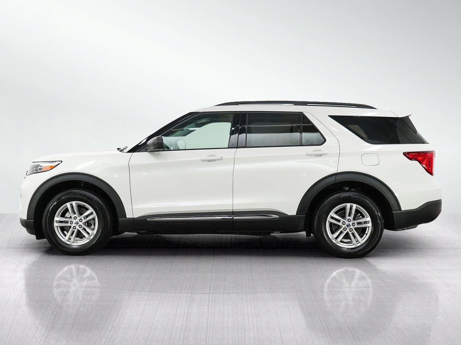 Used 2024 Ford Explorer XLT with VIN 1FMSK8DH4RGA72739 for sale in Burnsville, Minnesota