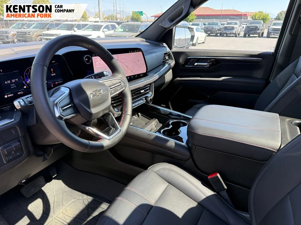Used 2025 White Chevrolet RST image 29