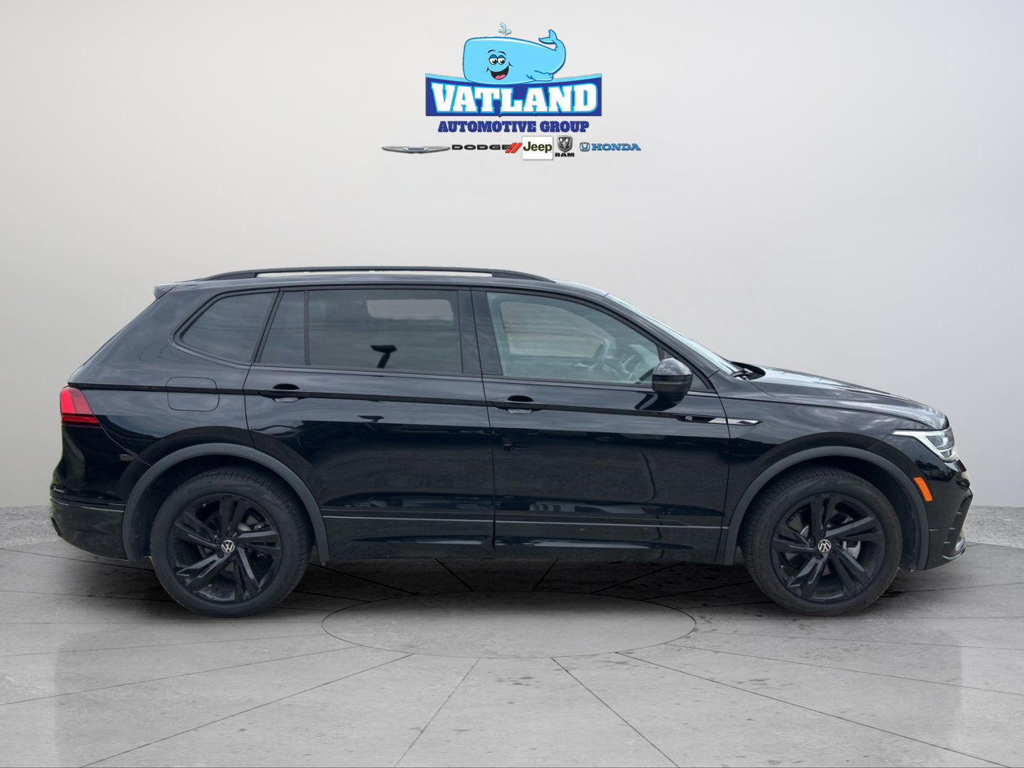 Used 2024 Black Volkswagen 2.0T SE R-Line Black image 7
