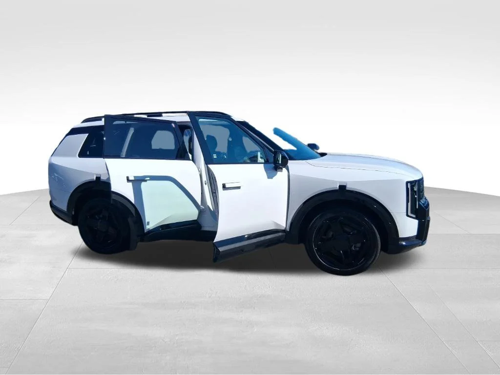 Used 2027 White Kia X-Line SX image 23