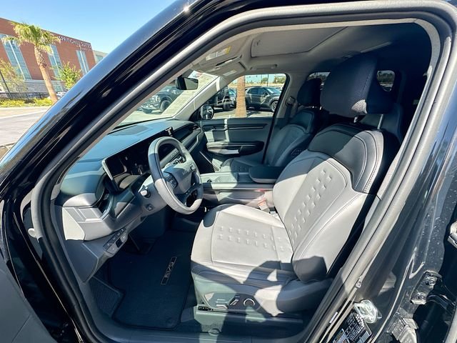 Certified Used 2026 Ebony Black Kia Wind image 22