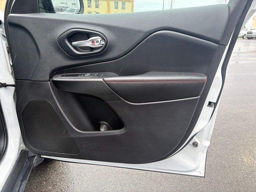 Certified Used 2019 White Jeep Trailhawk image 16