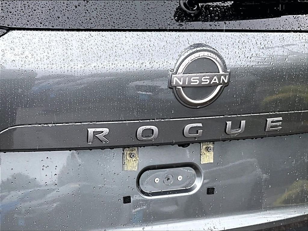 Used 2025 Gray Nissan SV image 27